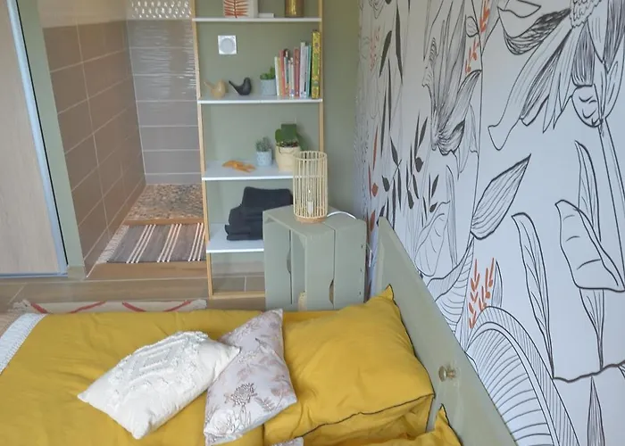 Dans D'architecte Avec Piscine Chauffee Privatunterkunft Marsillargues